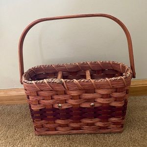 Amish handmade basket w/ handle